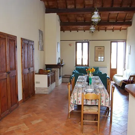 Four-bedroom With A Fireplace 02 Umbertide
